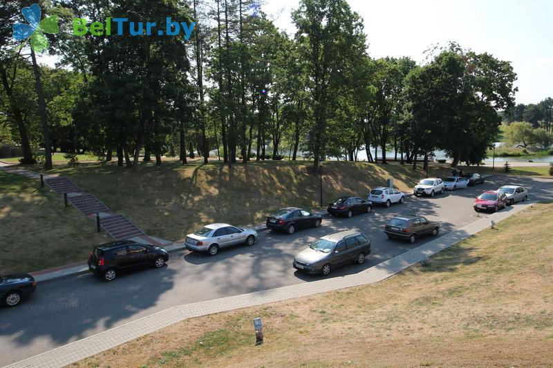 Rest in Belarus - hotel Mir Castle - Parking lot