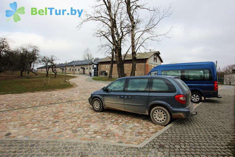 Rest in Belarus - hotel complex Vyaliki Svyatsk Valovichau - Parking lot