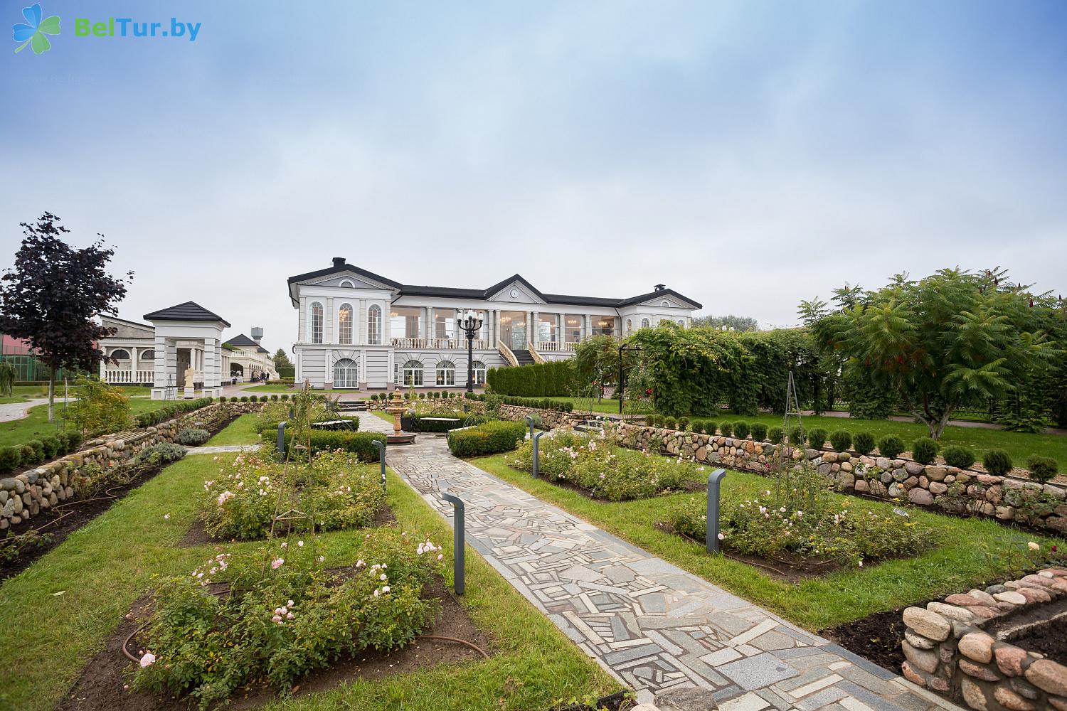 Rest in Belarus - hotel complex Versailles Park Hotel - Territory