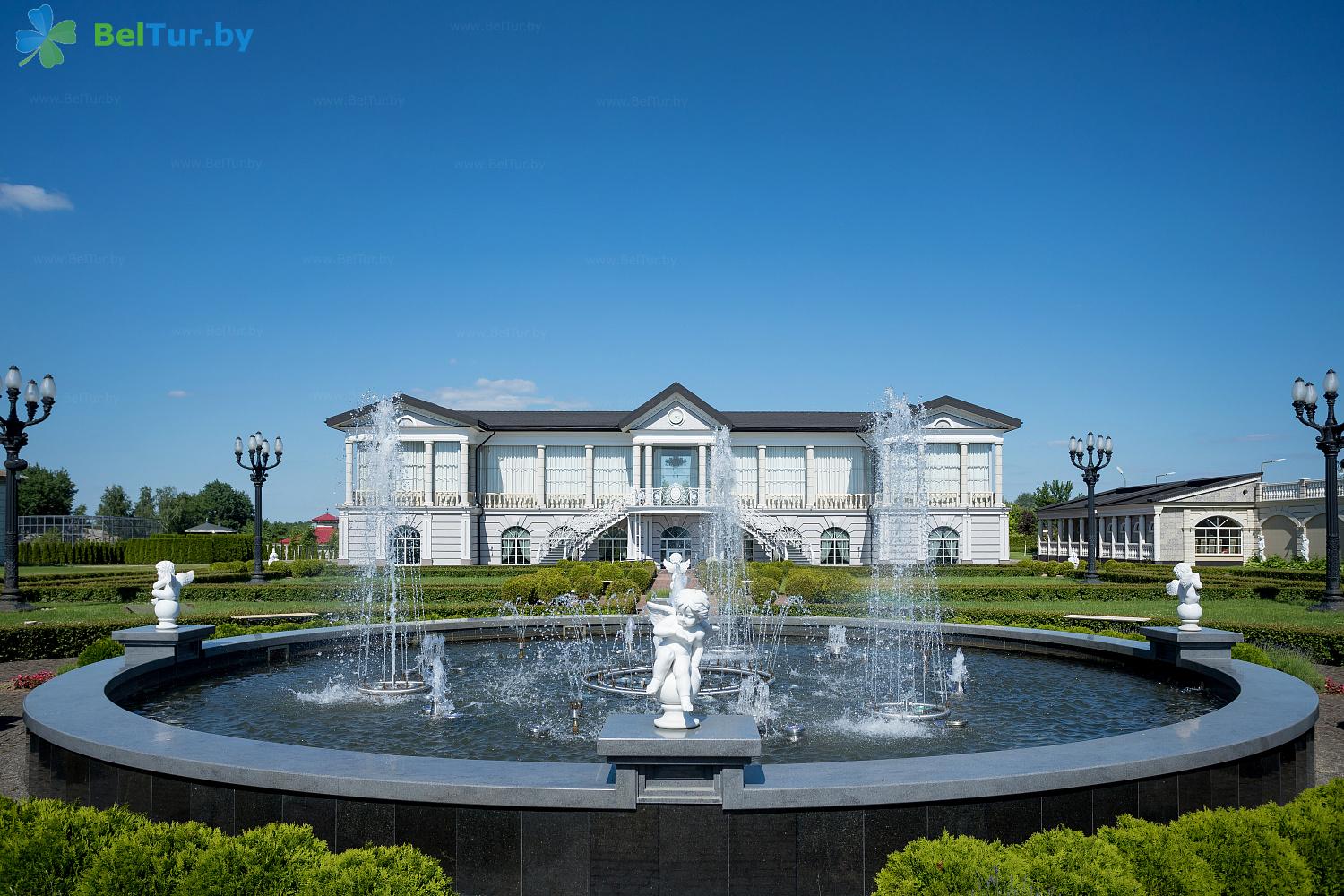 Rest in Belarus - hotel complex Versailles Park Hotel - Territory
