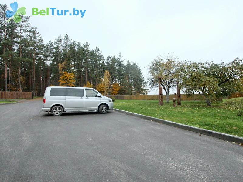 Rest in Belarus - hunter's house Na Vilii - Parking lot