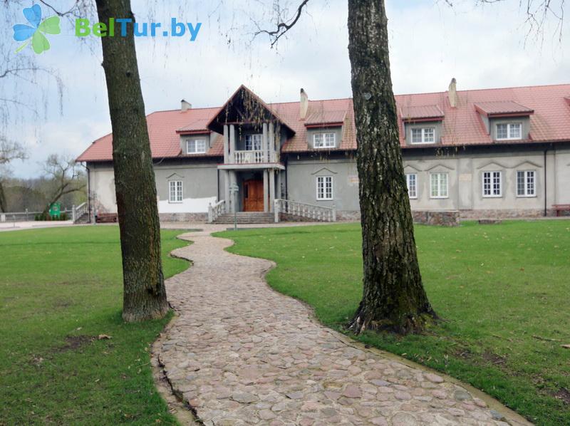 Rest in Belarus - farmstead Karolinsky folvarok Tyzengauza - house Rodovoe dnezdo