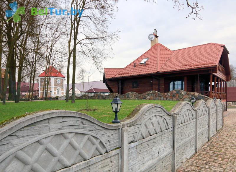 Rest in Belarus - farmstead Karolinsky folvarok Tyzengauza - house Wooden House