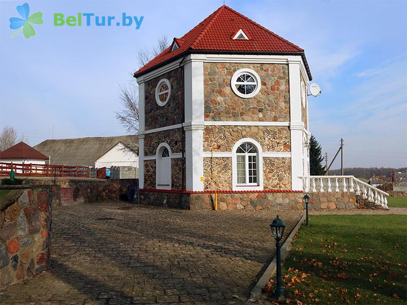 Rest in Belarus - farmstead Karolinsky folvarok Tyzengauza - house Shestigrannik
