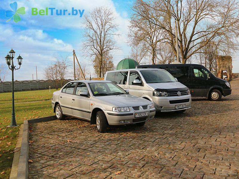 Rest in Belarus - farmstead Karolinsky folvarok Tyzengauza - Parking lot