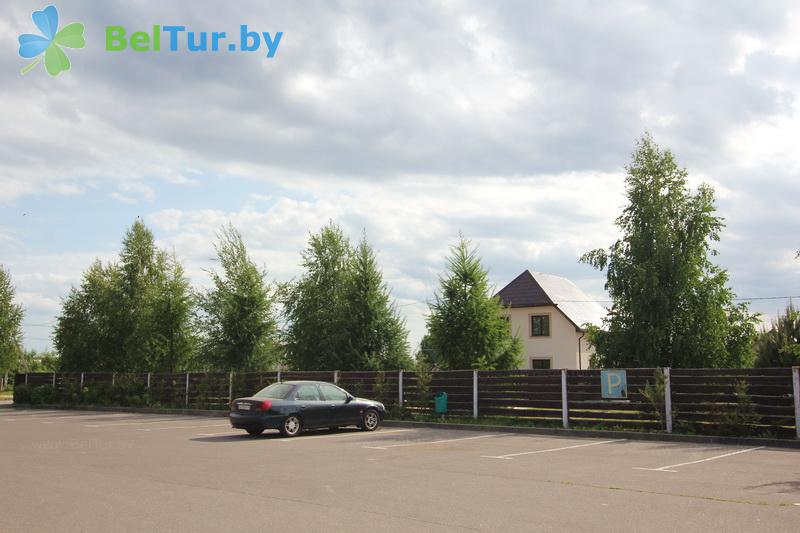 Rest in Belarus - hotel Ukrainisky dvorik - Parking lot