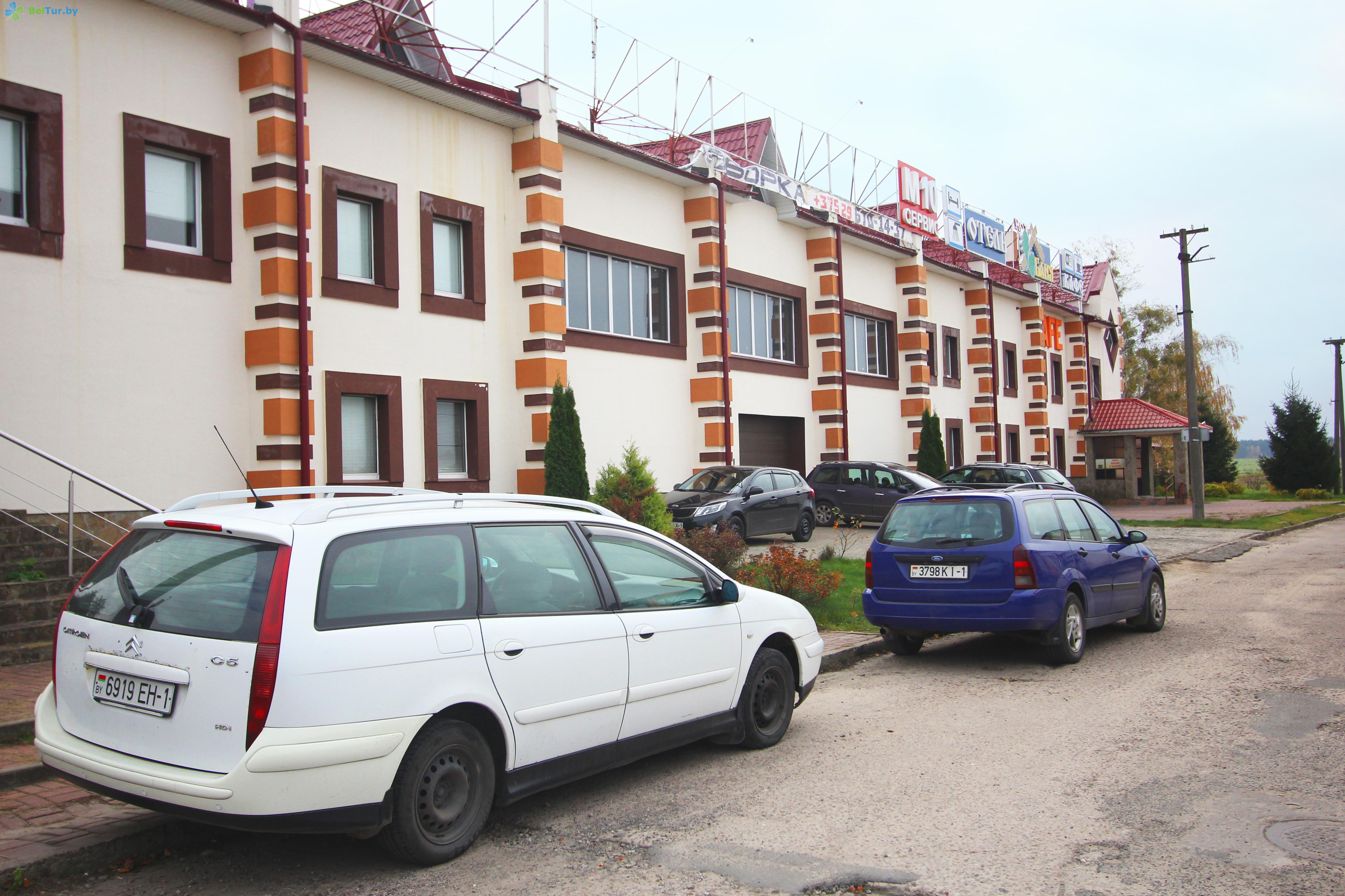 Rest in Belarus - hotel M 10 - Parking lot