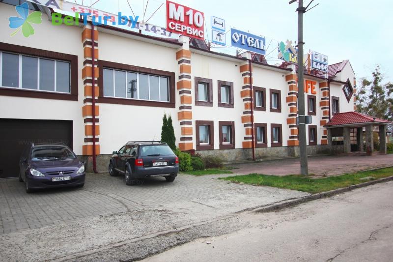 Rest in Belarus - hotel M 10 - Parking lot