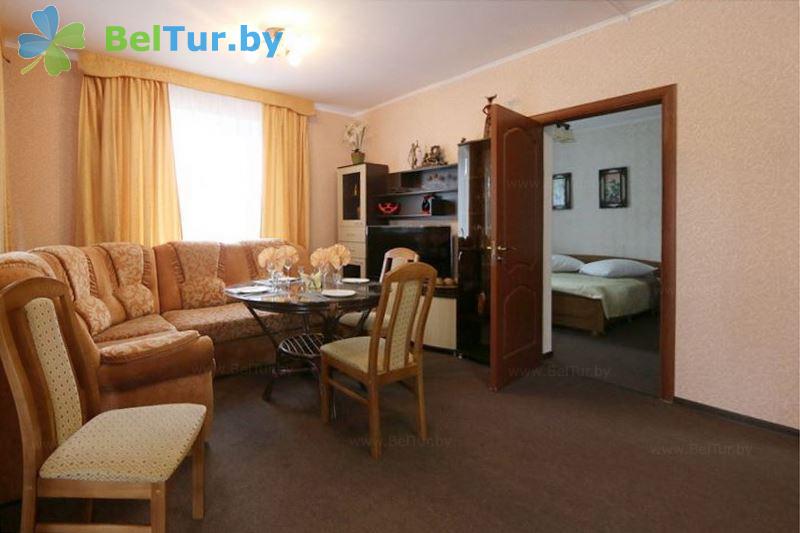Отдых в Белоруссии Беларуси - гостиница Маёнтак - четырехместный трехкомнатный апартамент (гостиница) 