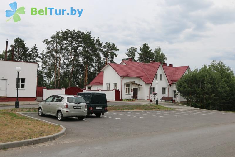 Отдых в Белоруссии Беларуси - гостиница Маёнтак - Парковка