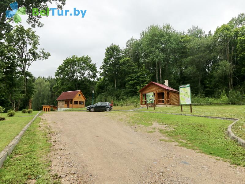 Rest in Belarus - hunter's house Panskaya usadba - Parking lot