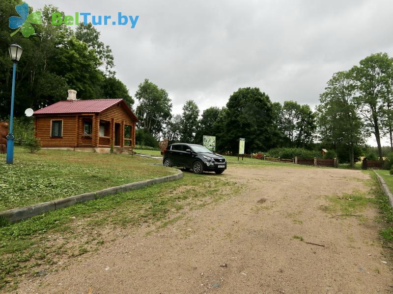 Rest in Belarus - hunter's house Panskaya usadba - Parking lot