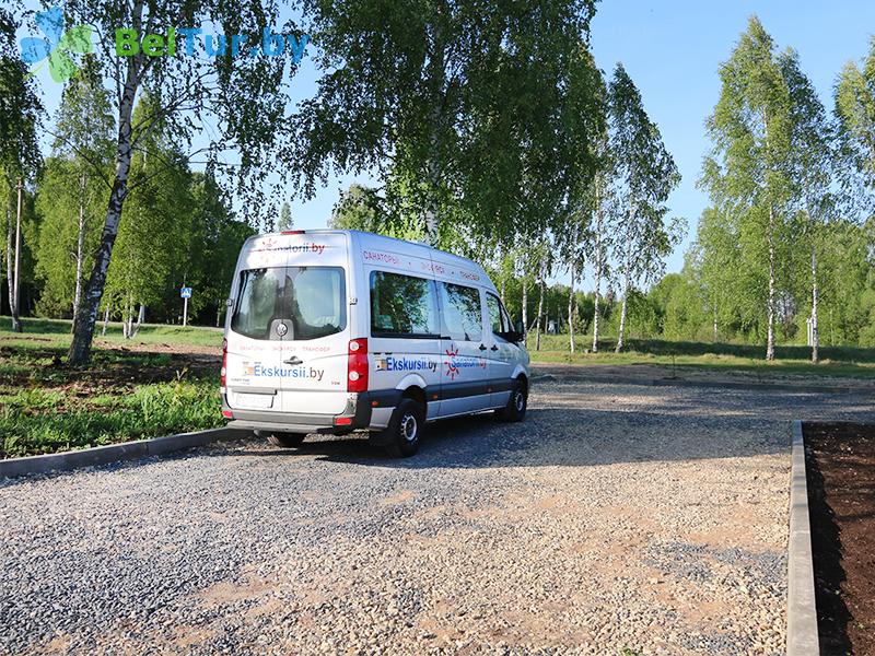 Rest in Belarus - hunter's house La Proni - Parking lot