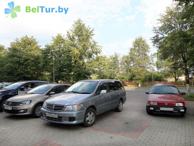 Rest in Belarus - hotel complex Kamenyuki k2 - Parking lot