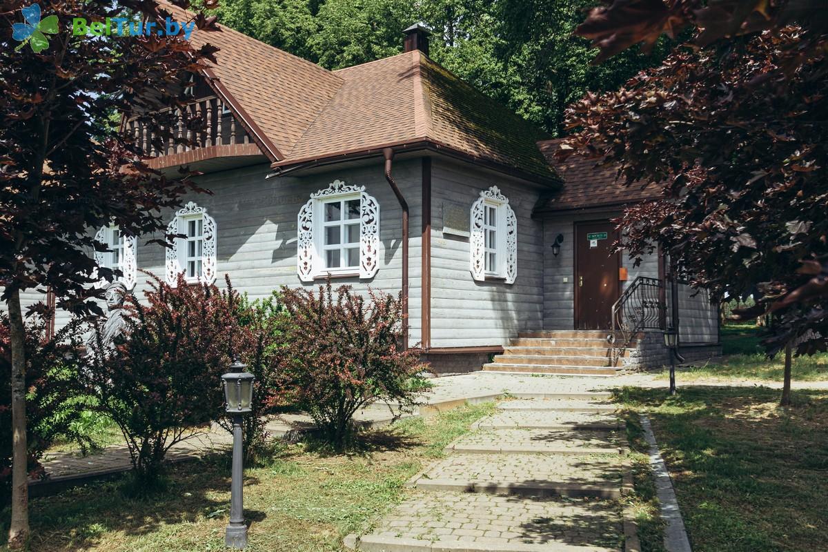 Rest in Belarus - tourist complex Nikolaevskie prudy - artist Nikolai Nevrev's house and museum