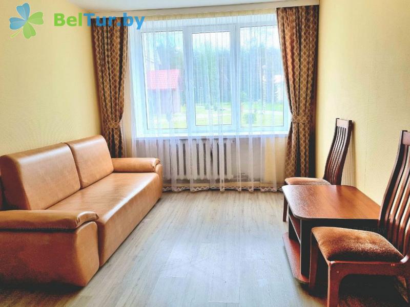     -    - 2- 2-  / Family Room (  3) 