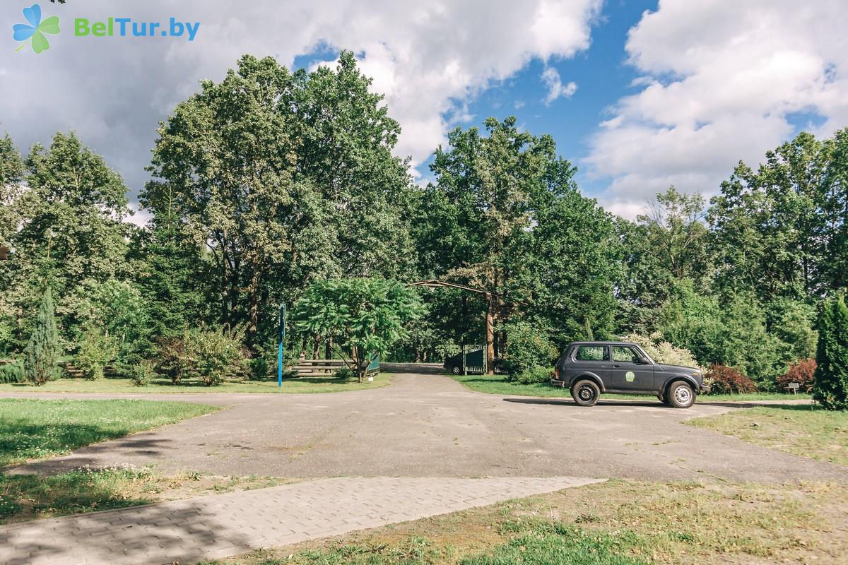 Rest in Belarus - hunter's house Hoinikskii - Parking lot