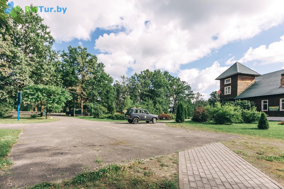 Rest in Belarus - hunter's house Hoinikskii - Parking lot