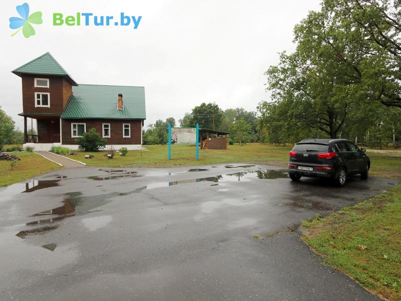 Rest in Belarus - hunter's house Hoinikskii - Parking lot